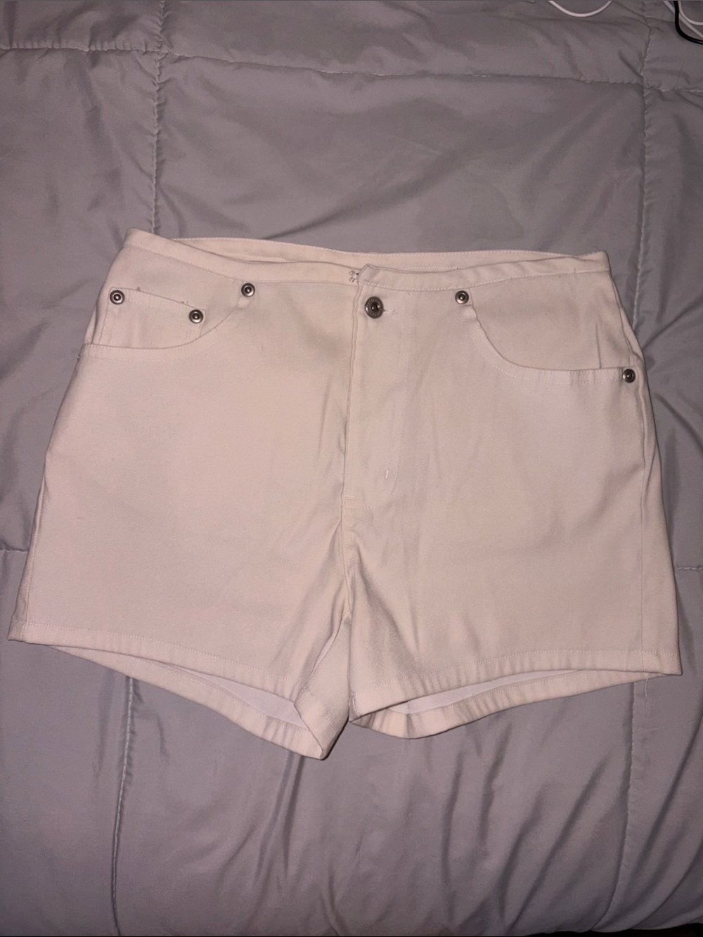 Copper Key Mid-Waist White Stretch Shorts